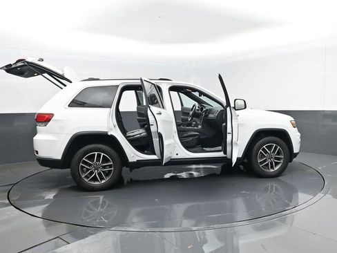 Used 2022 Jeep Grand Cherokee Limited image 31