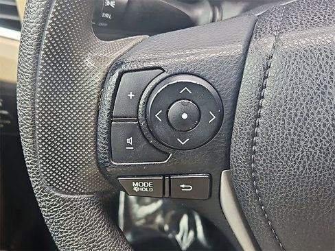 Used 2015 Toyota Corolla LE image 16