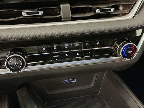 Used 2025 Chevrolet Equinox LT image 24