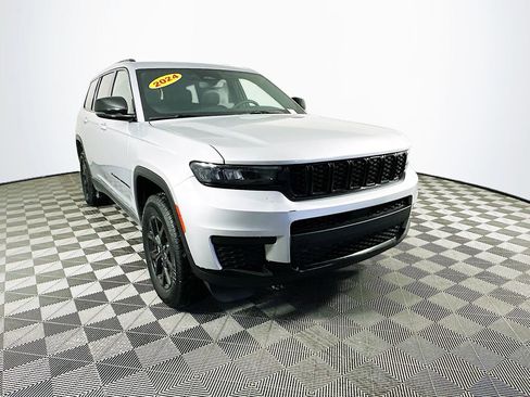 Certified 2024 Jeep Grand Cherokee L Laredo image 2