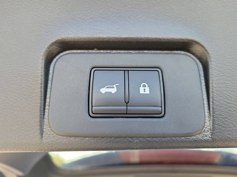 Certified 2023 Nissan Rogue SL FWD image 9