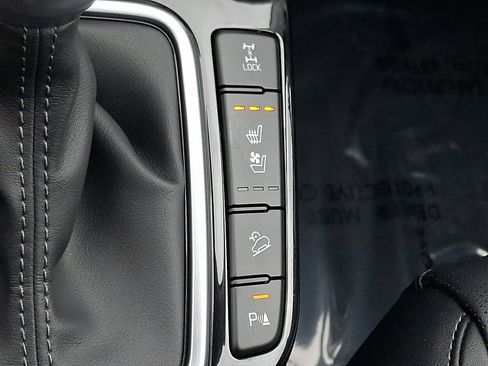 Certified 2025 Kia Seltos SX w/ SX Sunroof Package image 26