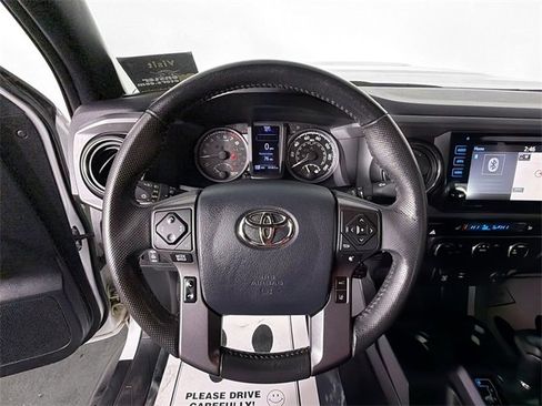 Used 2019 Toyota Tacoma TRD Sport image 11