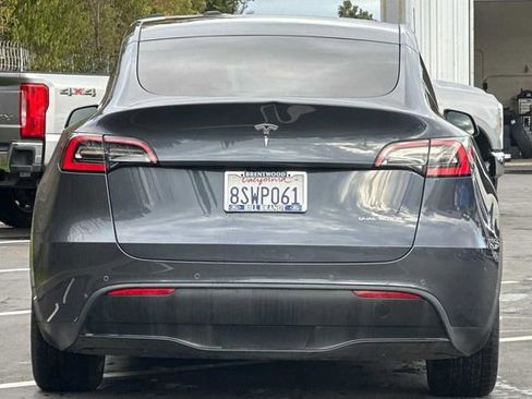 Used 2020 Tesla Model Y Long Range image 8