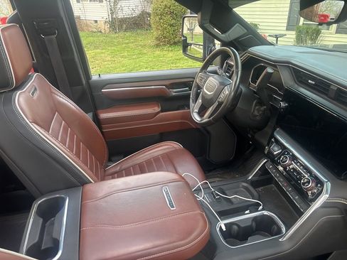 Used 2024 GMC Sierra 2500 Denali Ultimate image 8