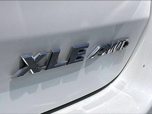 Used 2019 Toyota Highlander XLE AWD/4WD image 23