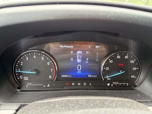 Used 2023 Ford Explorer XLT w/ Equipment Group 202A AWD/4WD image 17