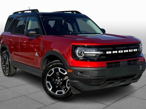 Used 2023 Ford Bronco Sport Outer Banks w/ Tech Package image 2