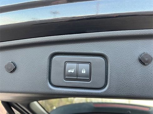 Used 2022 Nissan Pathfinder SV w/ SV Premium Package image 25