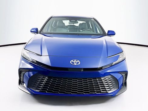 Used 2025 Toyota Camry SE FWD image 2