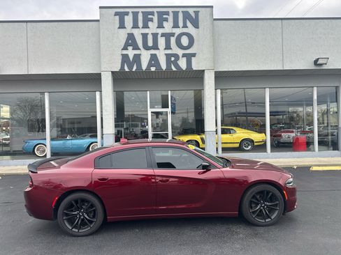 Used 2017 Dodge Charger SXT w/ Plus Group image 17
