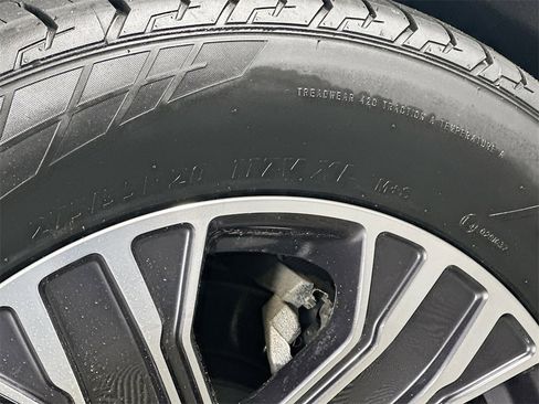 Used 2024 Jeep Wagoneer L Series II w/ Flexible Seating Group image 33