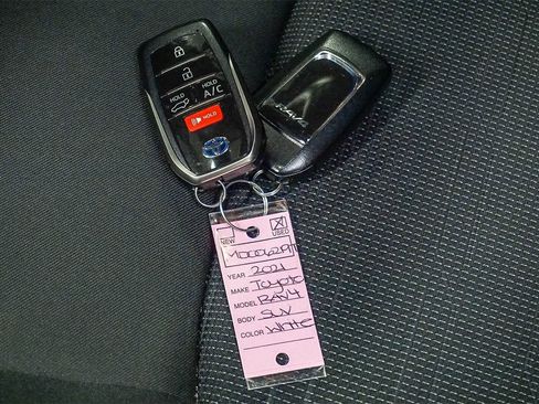 Used 2021 Toyota RAV4 SE w/ Weather & Moonroof Package image 22