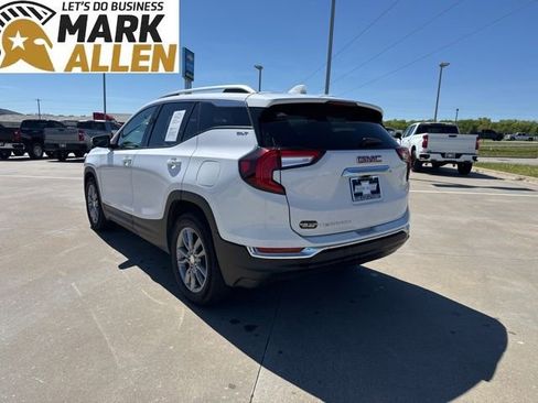 Used 2022 GMC Terrain SLT image 4