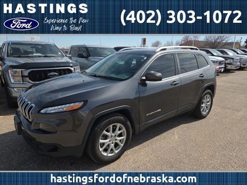 Used 2017 Jeep Cherokee Latitude image 1