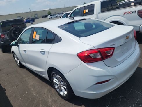 Used 2019 Chevrolet Cruze LS w/ LS Convenience Package FWD image 4