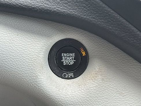 Used 2020 Jeep Cherokee Limited image 25