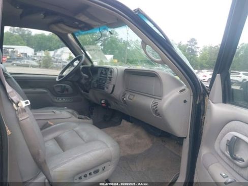 Used 1999 Chevrolet Suburban 2500 w/ Preferred Equipment Group 3 AWD/4WD image 6
