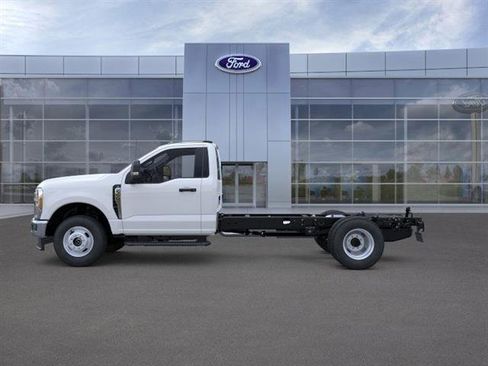 New 2026 Ford F350 XL w/ XL Chrome Package image 4