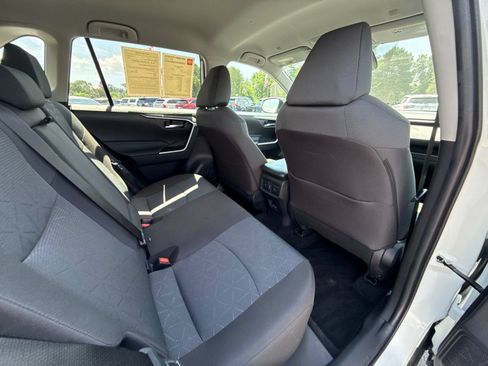 Used 2025 Toyota RAV4 XLE FWD image 25