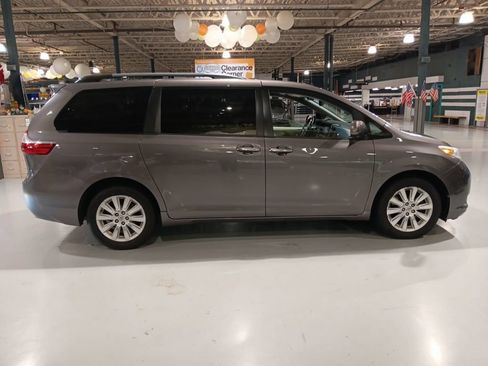 Used 2015 Toyota Sienna XLE w/ XLE Navigation Package AWD/4WD image 7