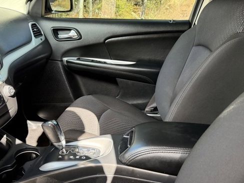 Used 2019 Dodge Journey SE w/ Connectivity Group image 23