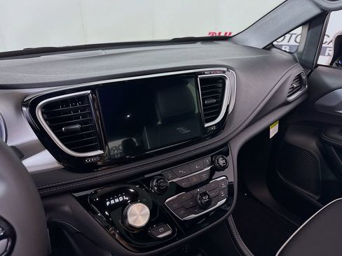 New 2026 Chrysler Pacifica Limited w/ S Appearance Package FWD image 23
