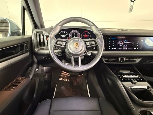 Certified 2025 Porsche Cayenne image 21