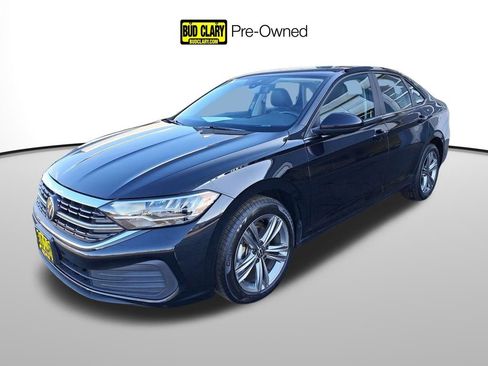 Used 2024 Volkswagen Jetta SE image 1