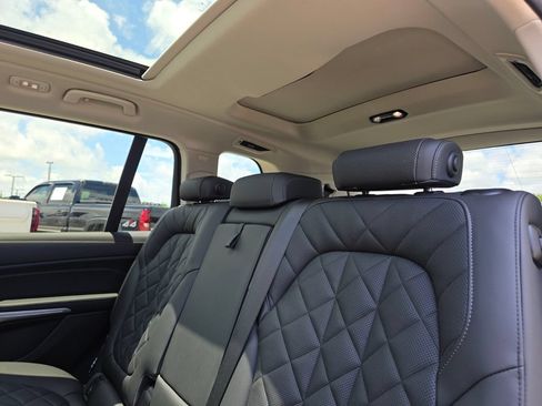 Used 2025 BMW X7 xDrive40i w/ Premium Package AWD/4WD image 23