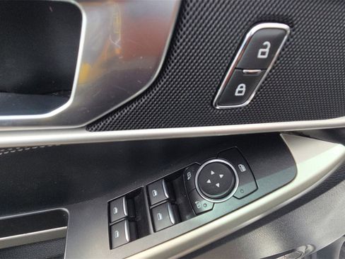 Used 2020 Ford Explorer XLT w/ Equipment Group 202A image 23