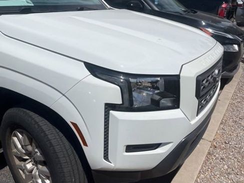 Used 2022 Nissan Frontier SV RWD image 18