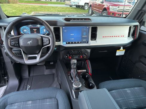 New 2025 Ford Bronco Heritage Edition image 30