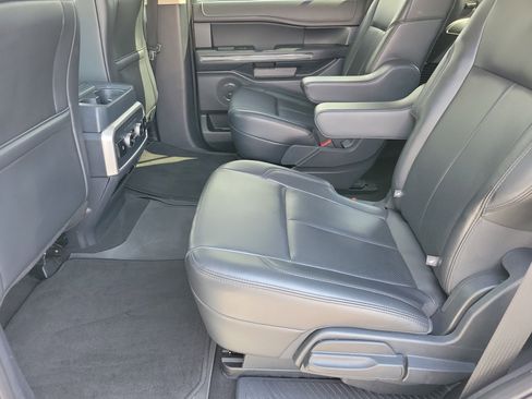 Used 2024 Ford Expedition XLT image 8