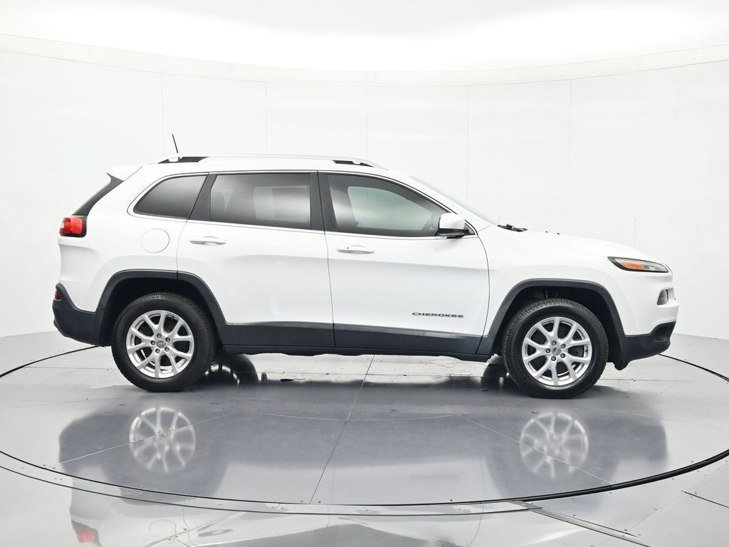 Used 2016 Jeep Cherokee Latitude FWD image 4