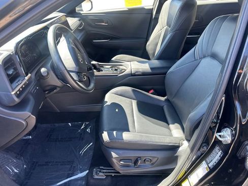 Used 2025 Toyota Crown Signia AWD/4WD image 29