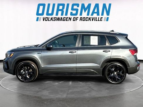 Used 2024 Volkswagen Taos SE image 3