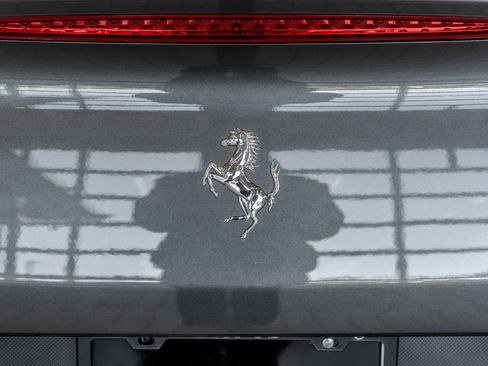 Used 2013 Ferrari California image 24