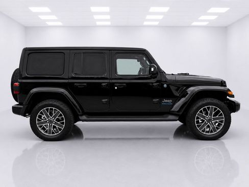 Used 2024 Jeep Wrangler High Altitude AWD/4WD image 7