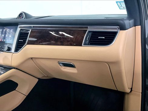 Used 2018 Porsche Macan S image 18