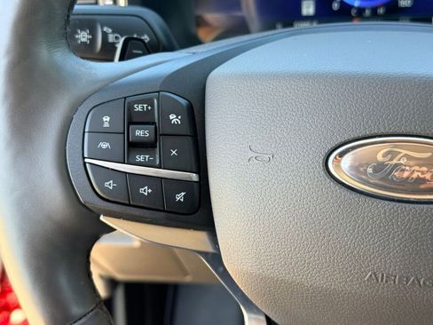 Used 2020 Ford Explorer Platinum w/ Premium Technology Package image 29