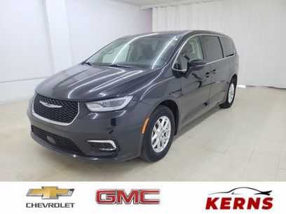 Used 2023 Chrysler Pacifica Touring-L