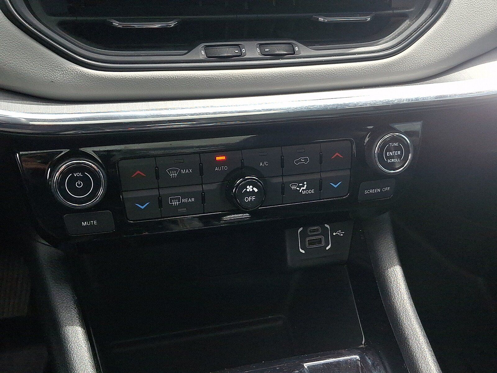 Certified 2022 Jeep Compass Limited w/ Sun and Sound Group AWD/4WD image 16