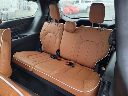 New 2026 Chrysler Pacifica Pinnacle w/ Trailer Tow Group image 8