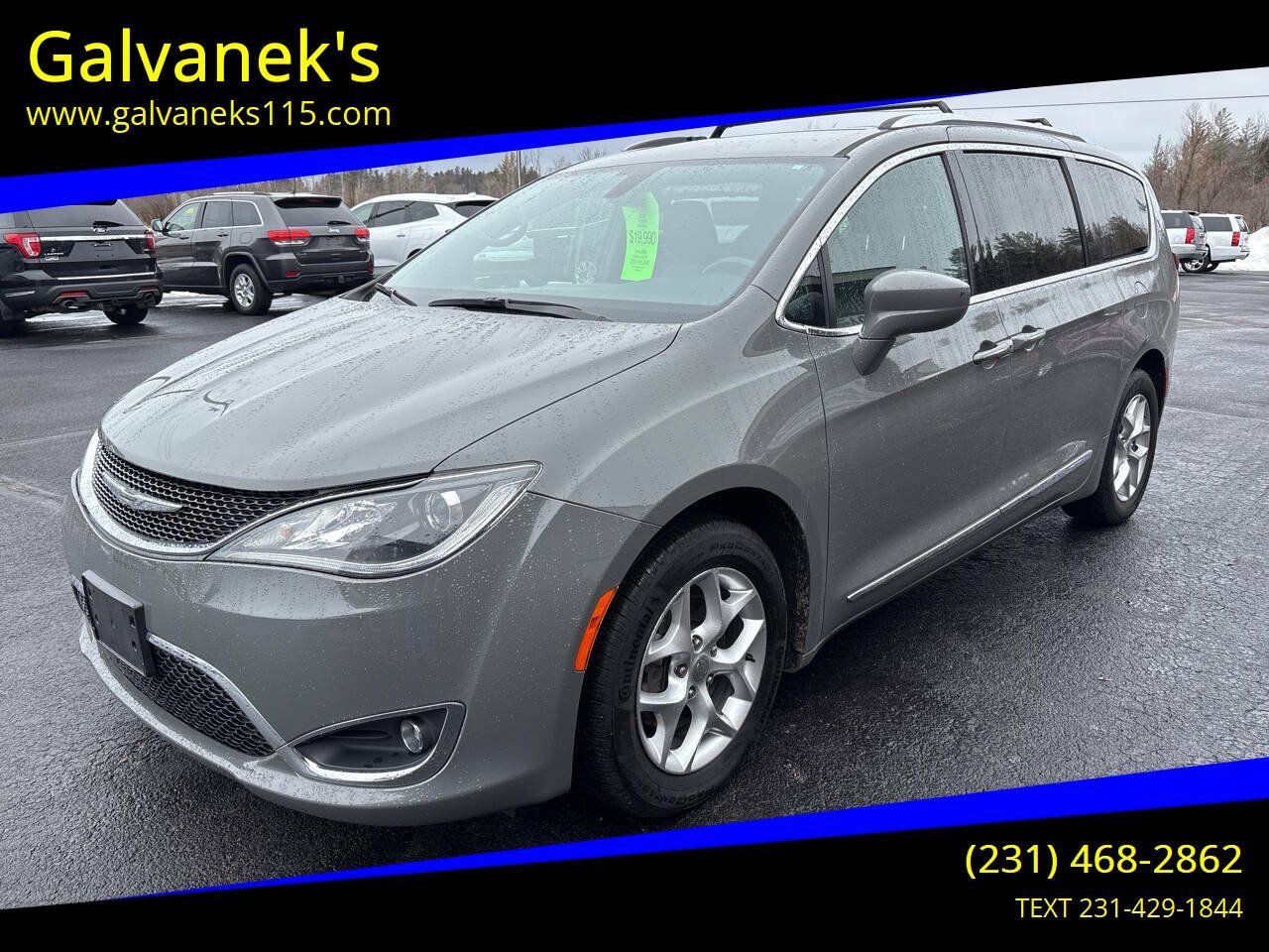 Used 2020 Chrysler Pacifica Touring-L FWD image 1