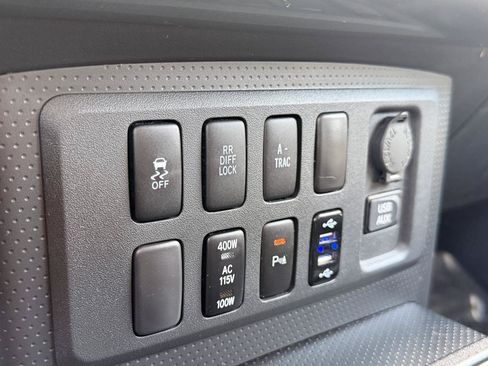 Used 2012 Toyota FJ Cruiser 4WD w/ Upgrade Pkg image 26