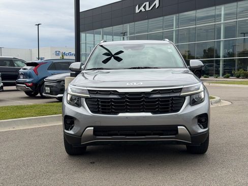 Used 2024 Kia Seltos EX FWD image 2