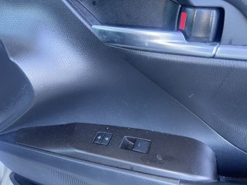 Used 2021 Toyota Camry SE image 18