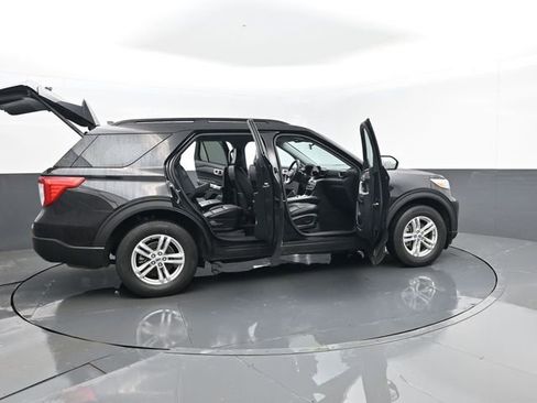 Used 2023 Ford Explorer XLT w/ Equipment Group 202A image 31