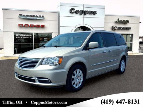 Used 2016 Chrysler Town & Country Touring w/ Driver Convenience Group FWD image 1
